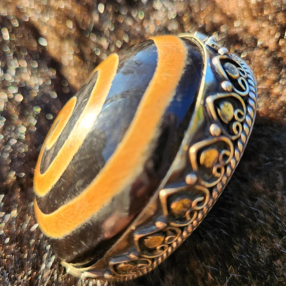 ✨️ Black and Brown Adjustable Modern Ring. Only one available ✨️ - Picture 12 of 17